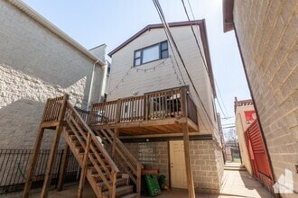 Building Photo - 1433 W Oakdale Ave