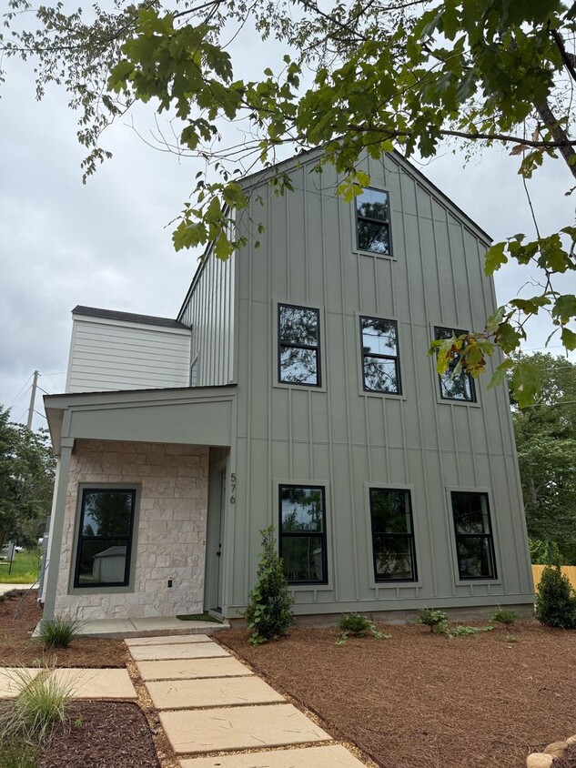 Primary Photo - Awesome New Construction 5BR House Close t...