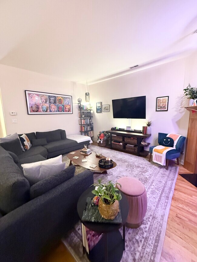 Foto del edificio - 3349 N Clark St