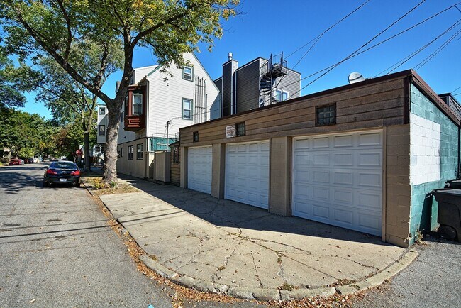 Foto del edificio - 1847 W Melrose St
