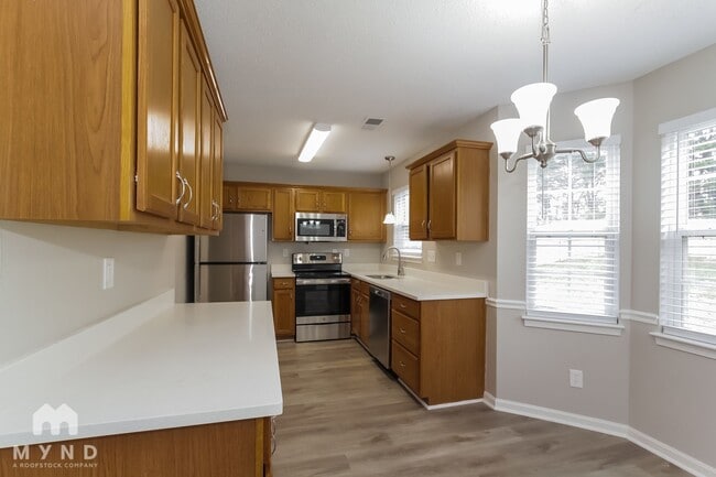 Building Photo - 219 Chattaroy Dr