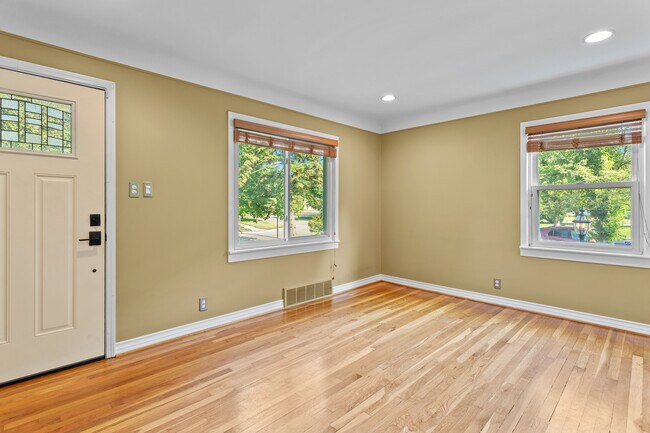 Foto del edificio - 3403 Woodland Ave