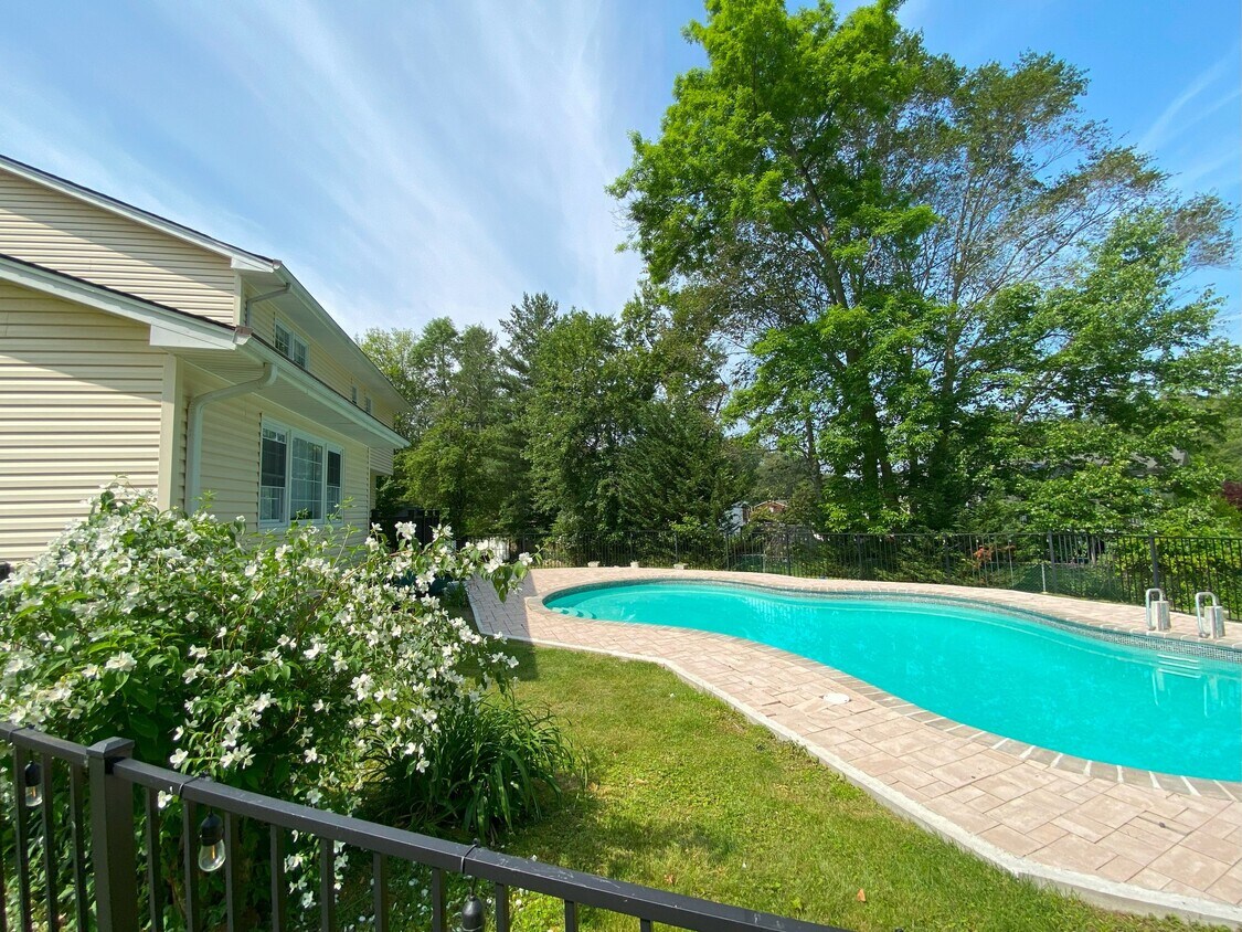 Primary Photo - 212 Fort Lee Pl