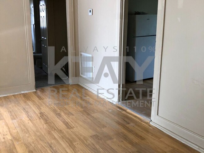 Building Photo - 3 Bedroom, 1 Bathroom House is Available Now!