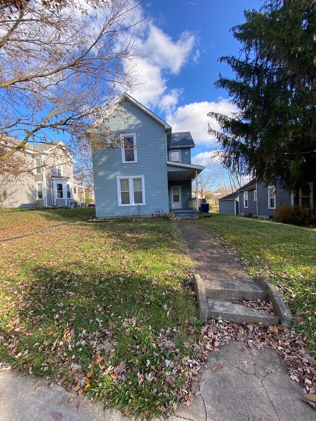 Primary Photo - 174 Lake St