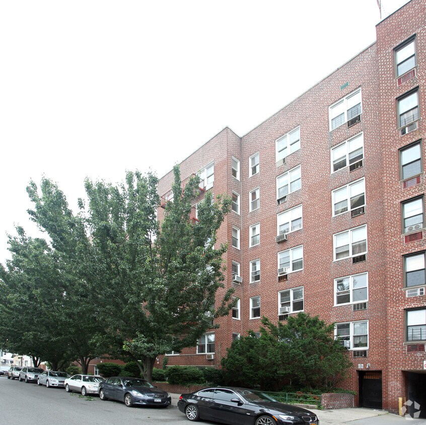 Building Photo - 1833 E 12th St