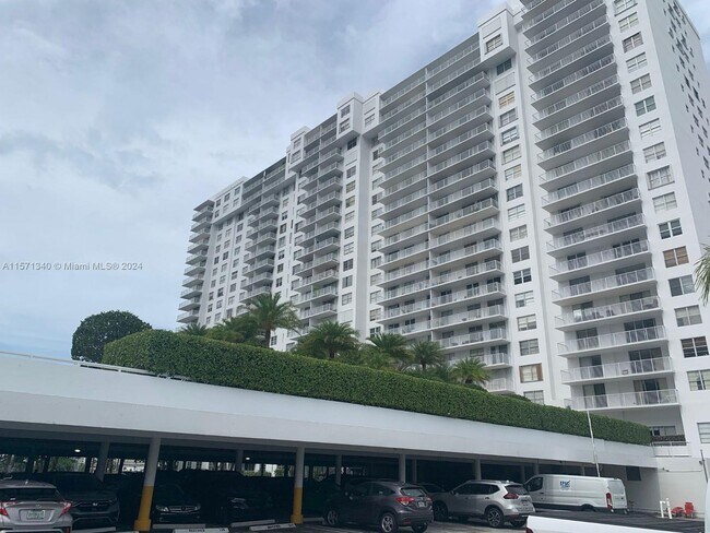 Foto del edificio - 2801 NE 183rd St