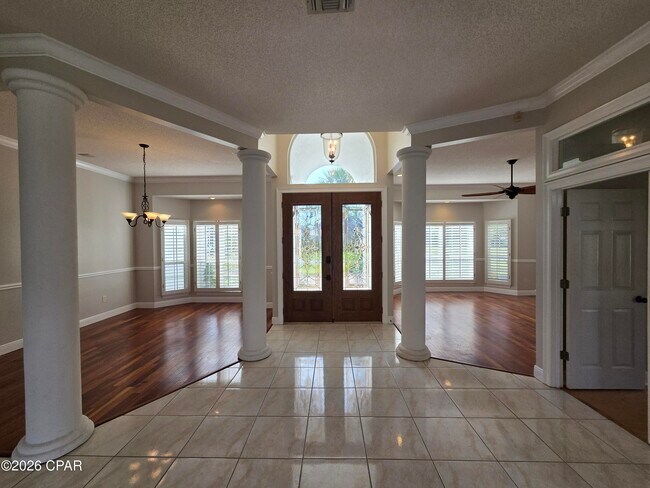 Foto del edificio - 102 Grove Isle Blvd