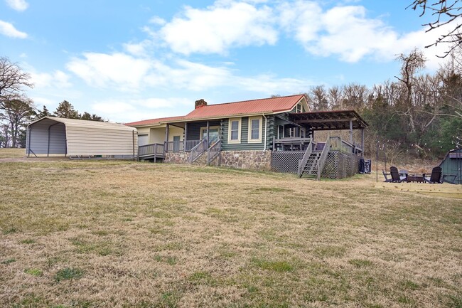 Photo - 270 S Main St House