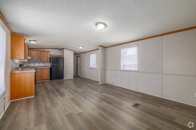 3BR, 2BA - 1,000SF - Living Room - Boulder Trails