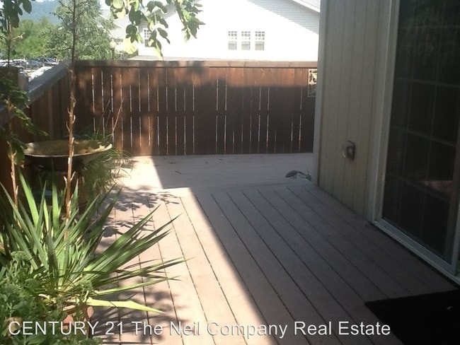 Building Photo - 1441 Four Seasons Dr