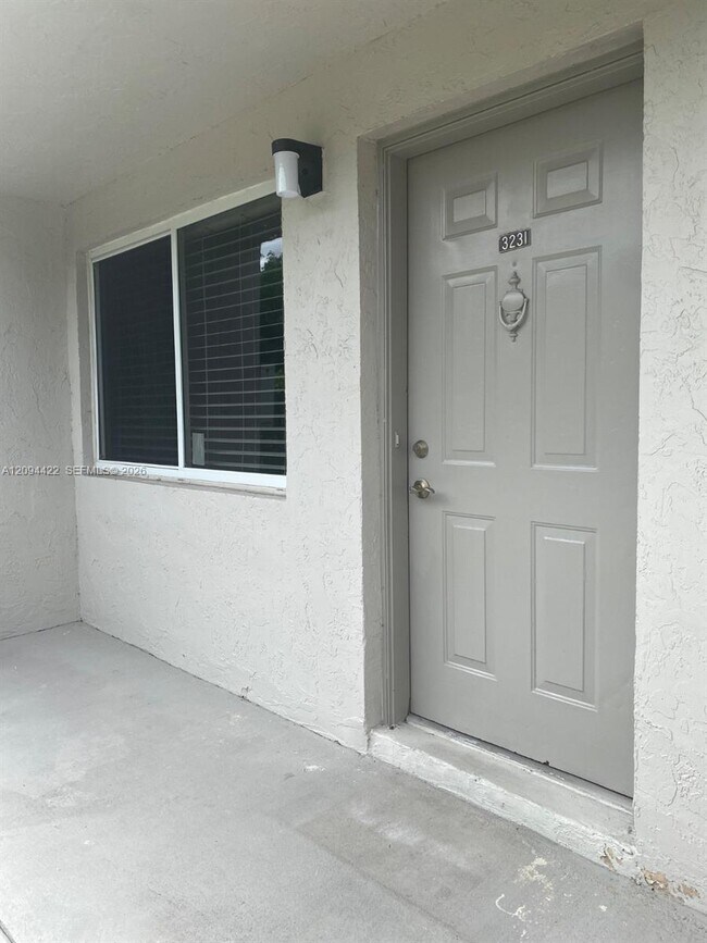 Foto del edificio - 3231 NW 102nd Terrace