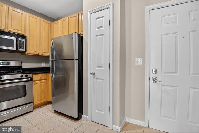 Building Photo - 2465 Army Navy Dr