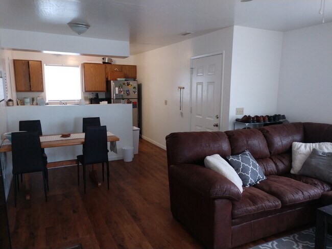 Building Photo - M&J Properties 171