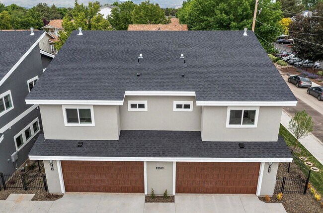 Foto del edificio - 3 Bedroom 2.5 Bath Pet Friendly Town Home ...