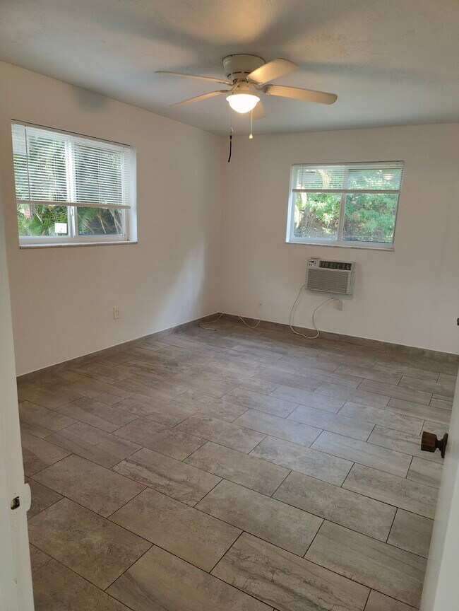 Foto del edificio - 7839 N Bayshore Dr