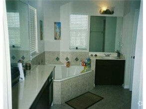 Building Photo - 1542 Almond Avenue