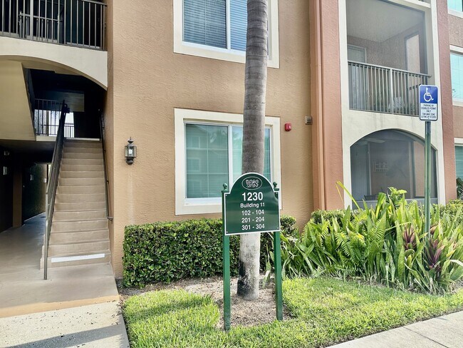 Foto del edificio - 1230 Reserve Way