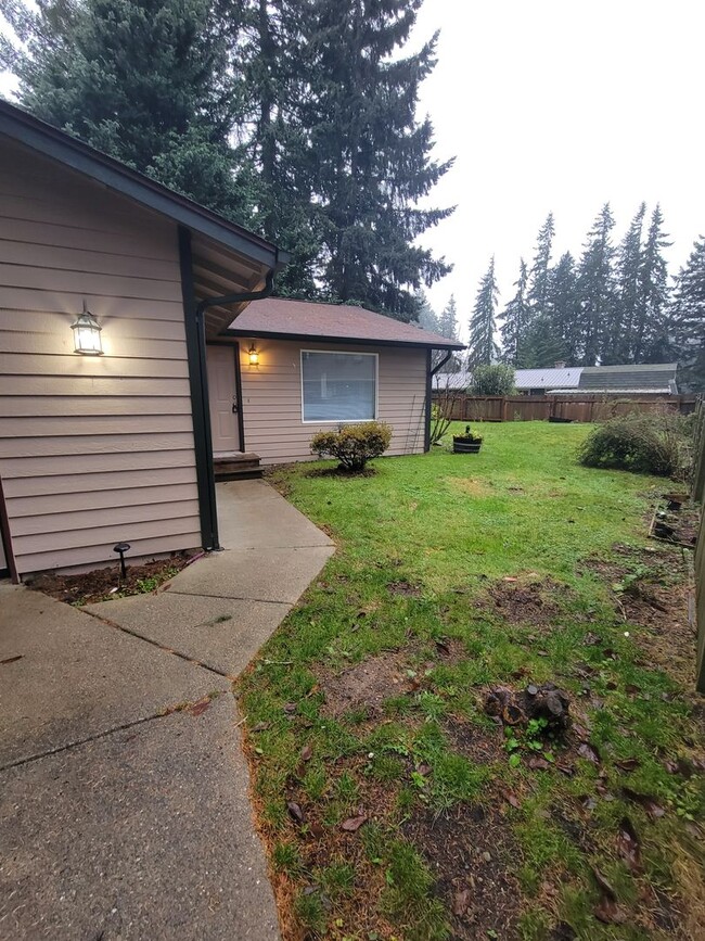 Building Photo - Quaint Port Orchard Home Available Now!