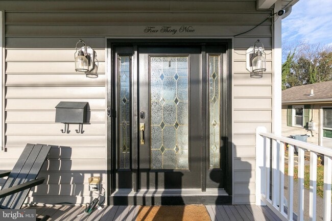 Building Photo - 439 E Melrose Ave