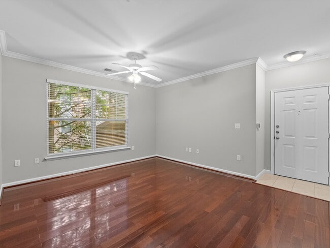 Building Photo - "Charming 1-Bed Condo Retreat with Granite...