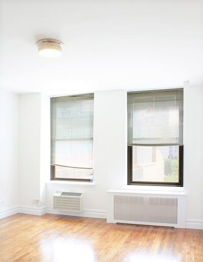 Living room - 304 E 20th St