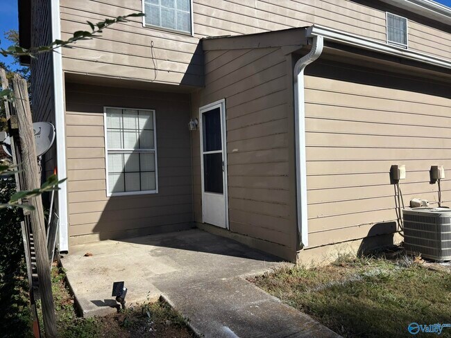 Foto del edificio - 2607 Wynterhall Rd SE