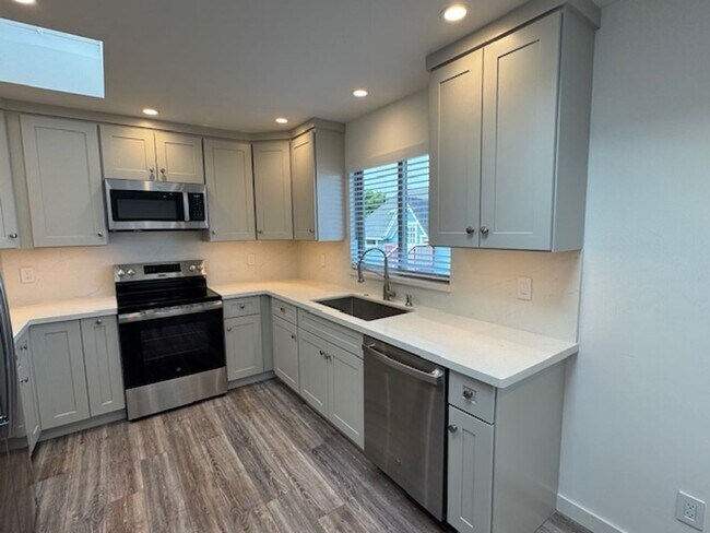 Building Photo - Newly Built Two Bedroom Monterey Ocean Vie...