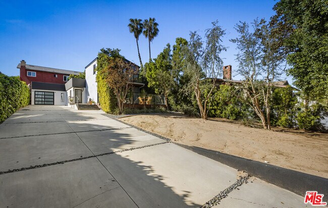 Foto del edificio - 1057 N Ave 49