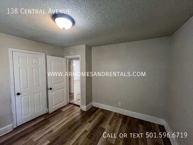 Foto del edificio - 138 Central Ave