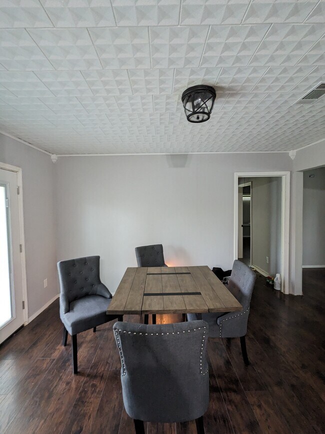 Foto del edificio - 502 N Caney Dr