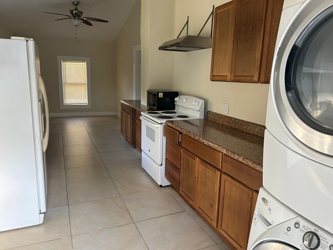 Building Photo - Spacious Seminole Heights Bungalow