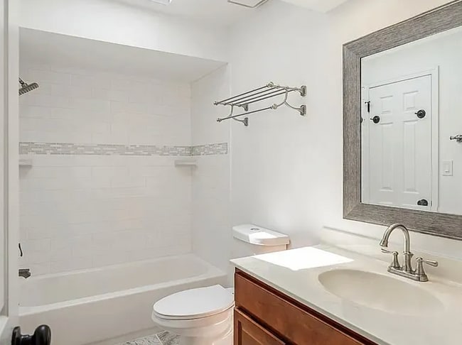 Building Photo - 804 Timber Oaks Rd