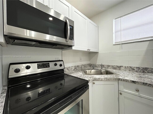Foto del edificio - 6950 NW 8th Ave