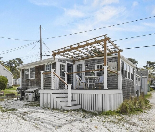 Building Photo - 11 Thompson Rd