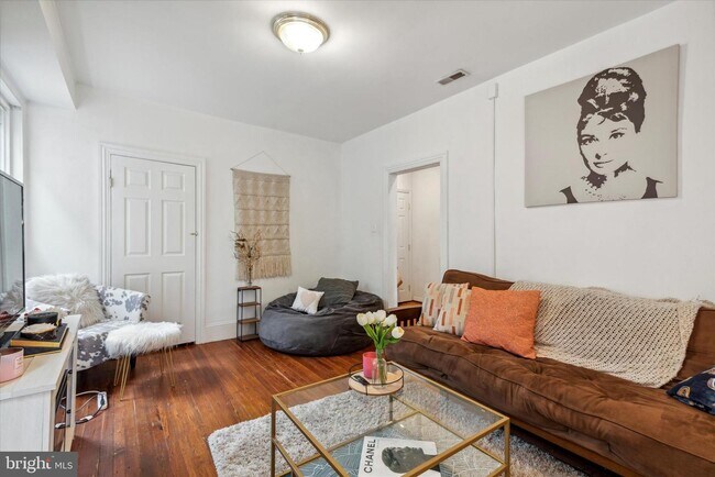 Building Photo - 6214 Ridge Ave