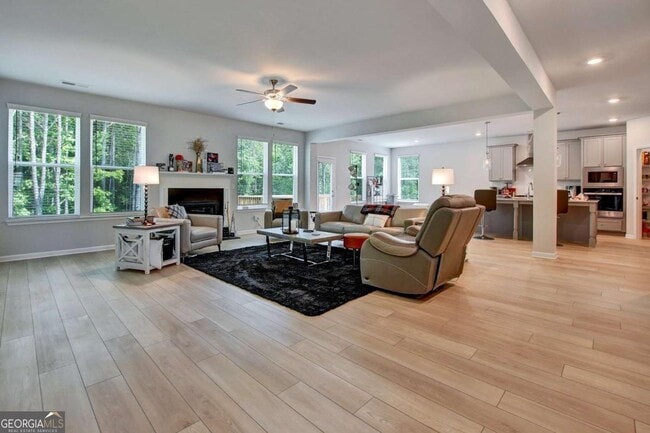 Foto del edificio - 297 Delta Dr