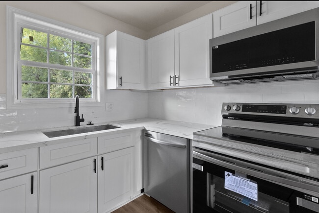 Building Photo - 5031 Mallow St