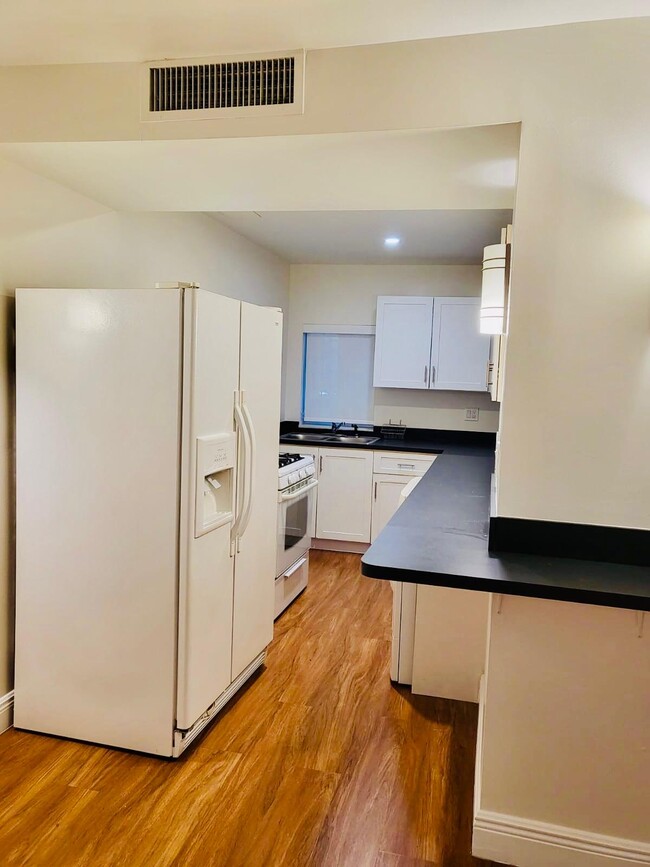 Kitchen - 7615 Harding Ave