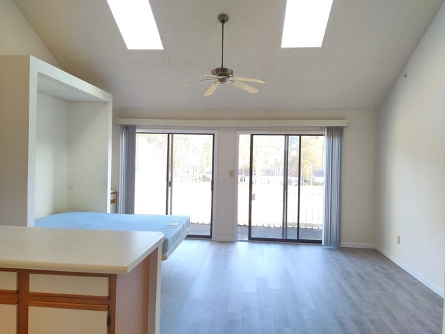 Foto del edificio - 510 Fairwood Lakes Dr