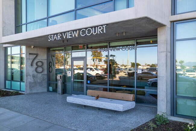 Entrada - Star View Court