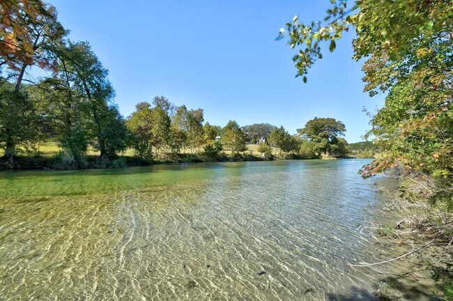 Foto del edificio - 108 Hub Dr