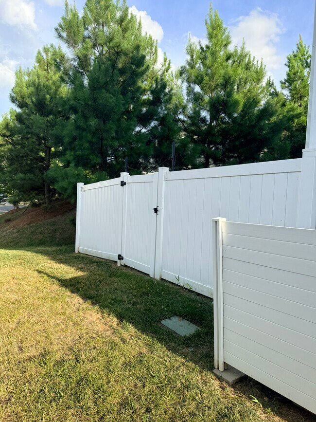 Building Photo - 726 Little Bluestem Dr