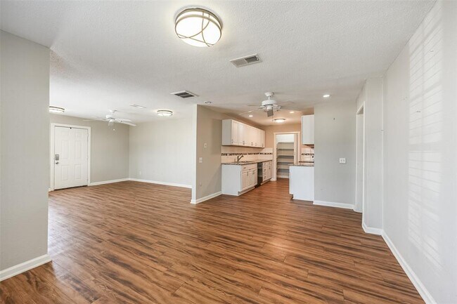 Foto del edificio - 9117 Harvest Acres Dr