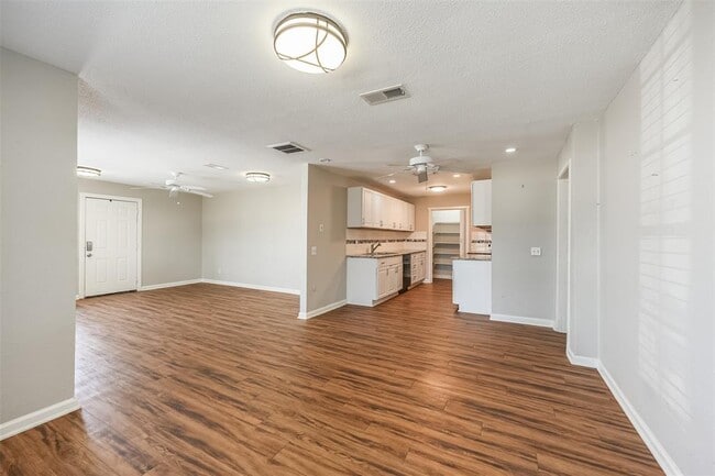 Building Photo - 9117 Harvest Acres Dr