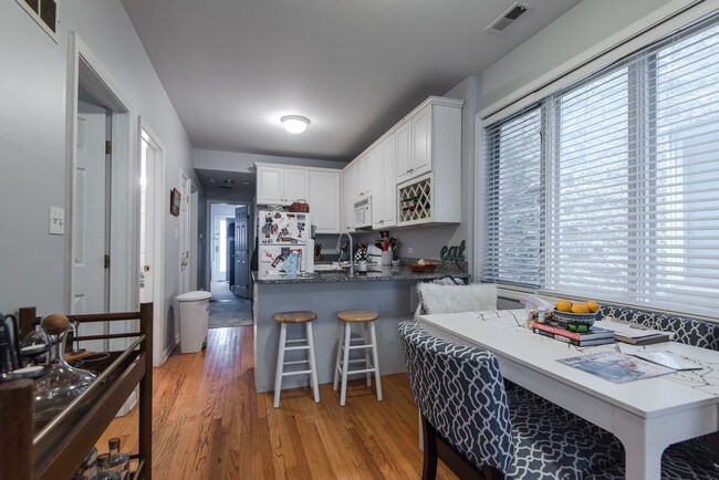 Foto del edificio - 1547 W Walton St