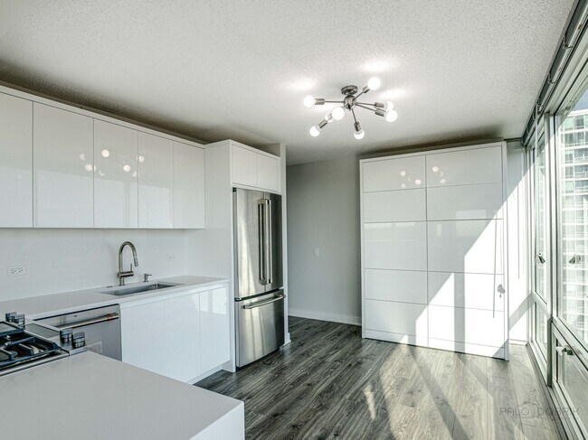 Foto del edificio - 9715 Woods Dr