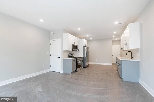 Building Photo - 2034 Ridge Ave