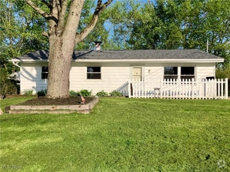 Building Photo - 3372 Lynwood Dr NW