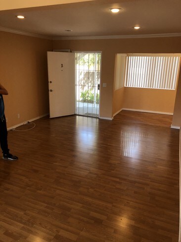 Living room - 632 W Milford St